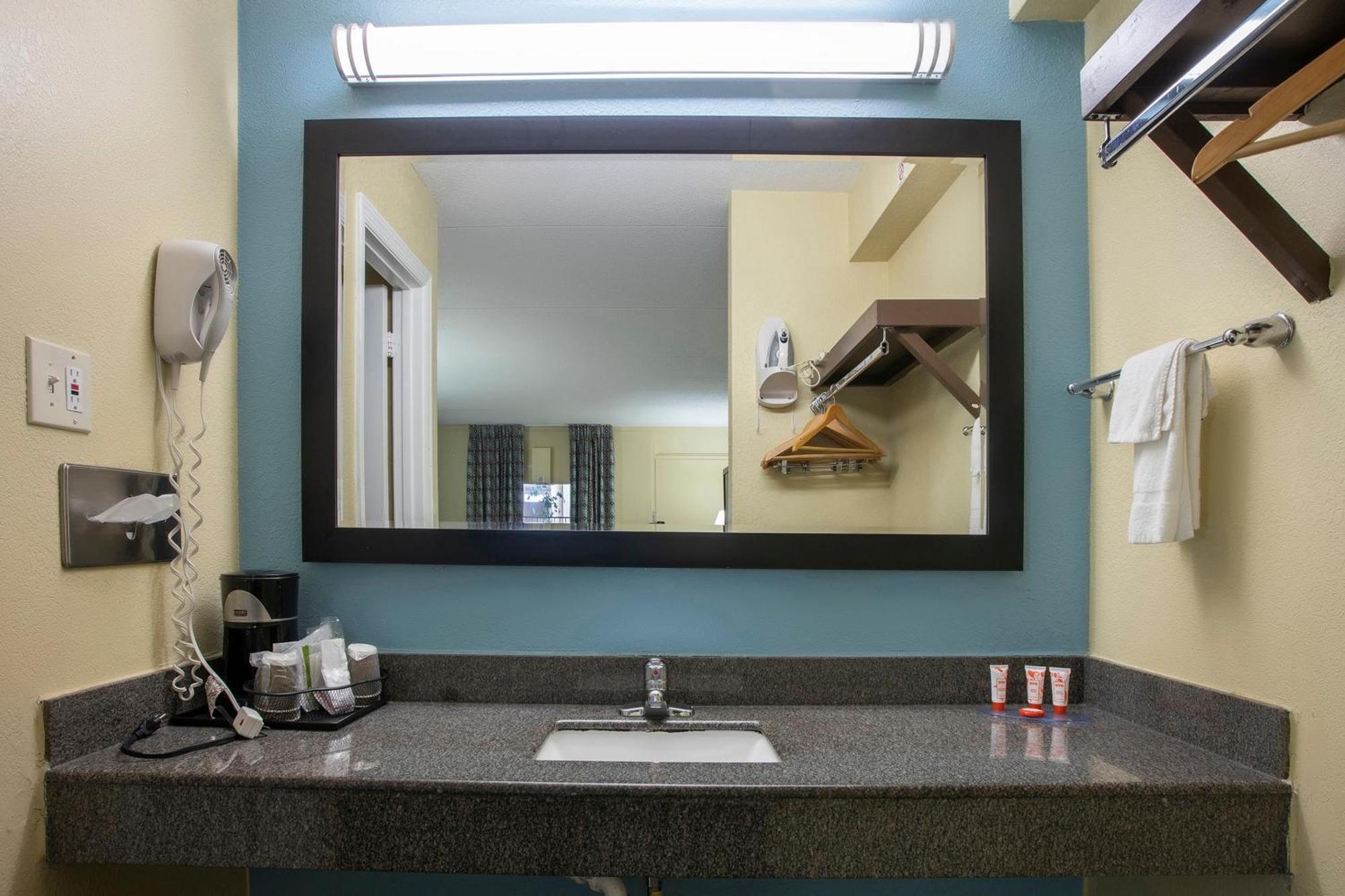 Oyo Hotel Knoxville Tn Cedar Bluff I-40 Экстерьер фото