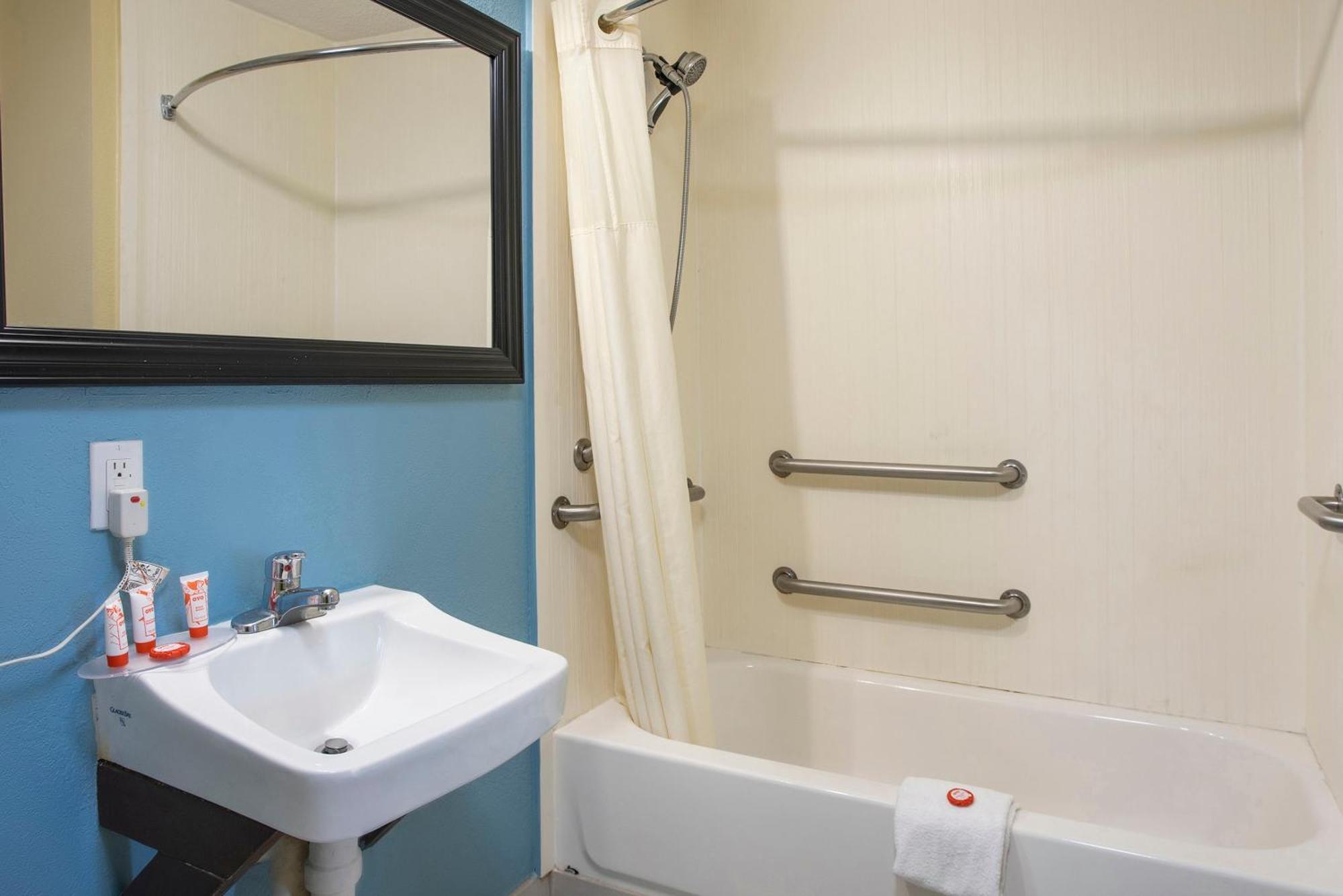 Oyo Hotel Knoxville Tn Cedar Bluff I-40 Экстерьер фото