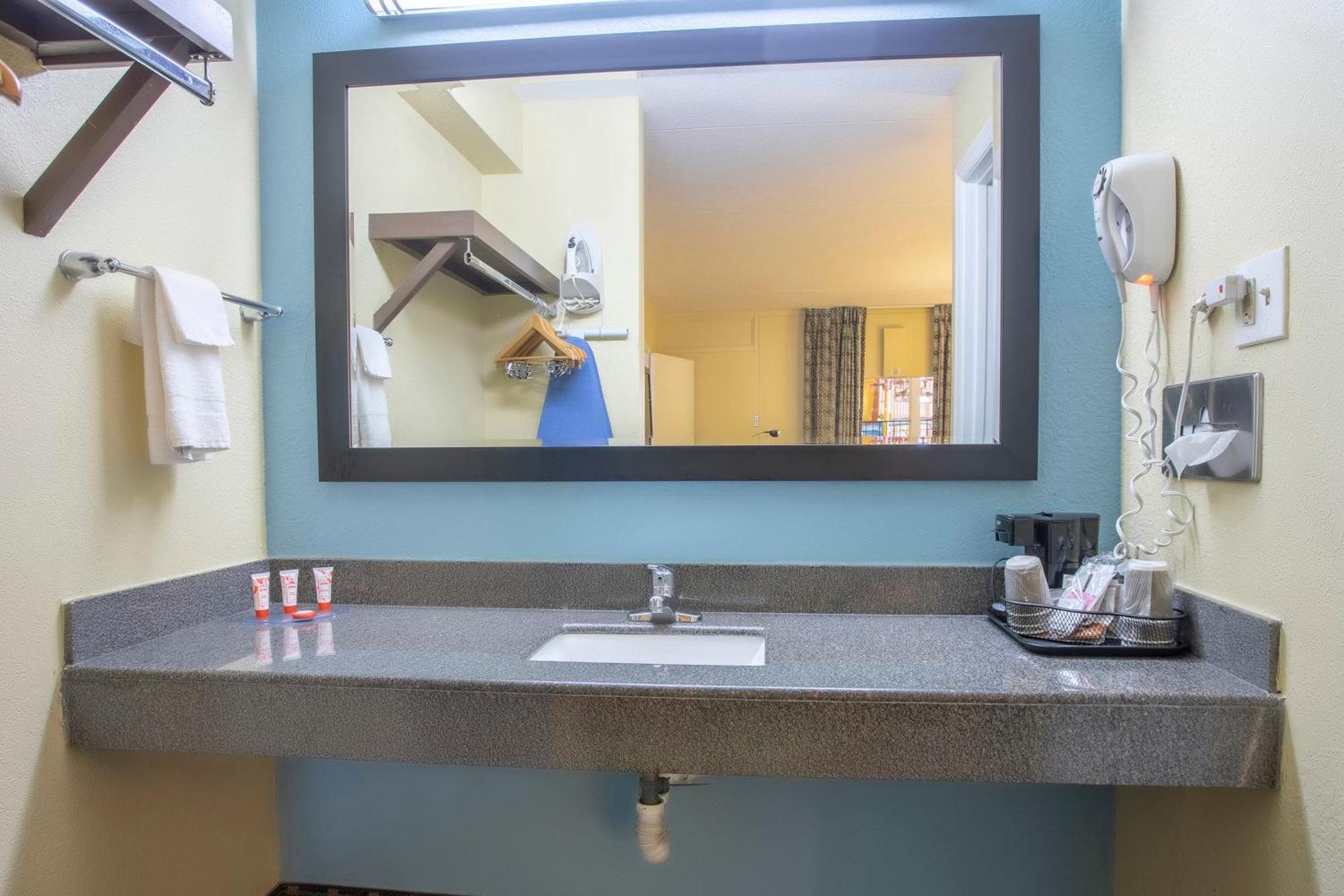 Oyo Hotel Knoxville Tn Cedar Bluff I-40 Экстерьер фото