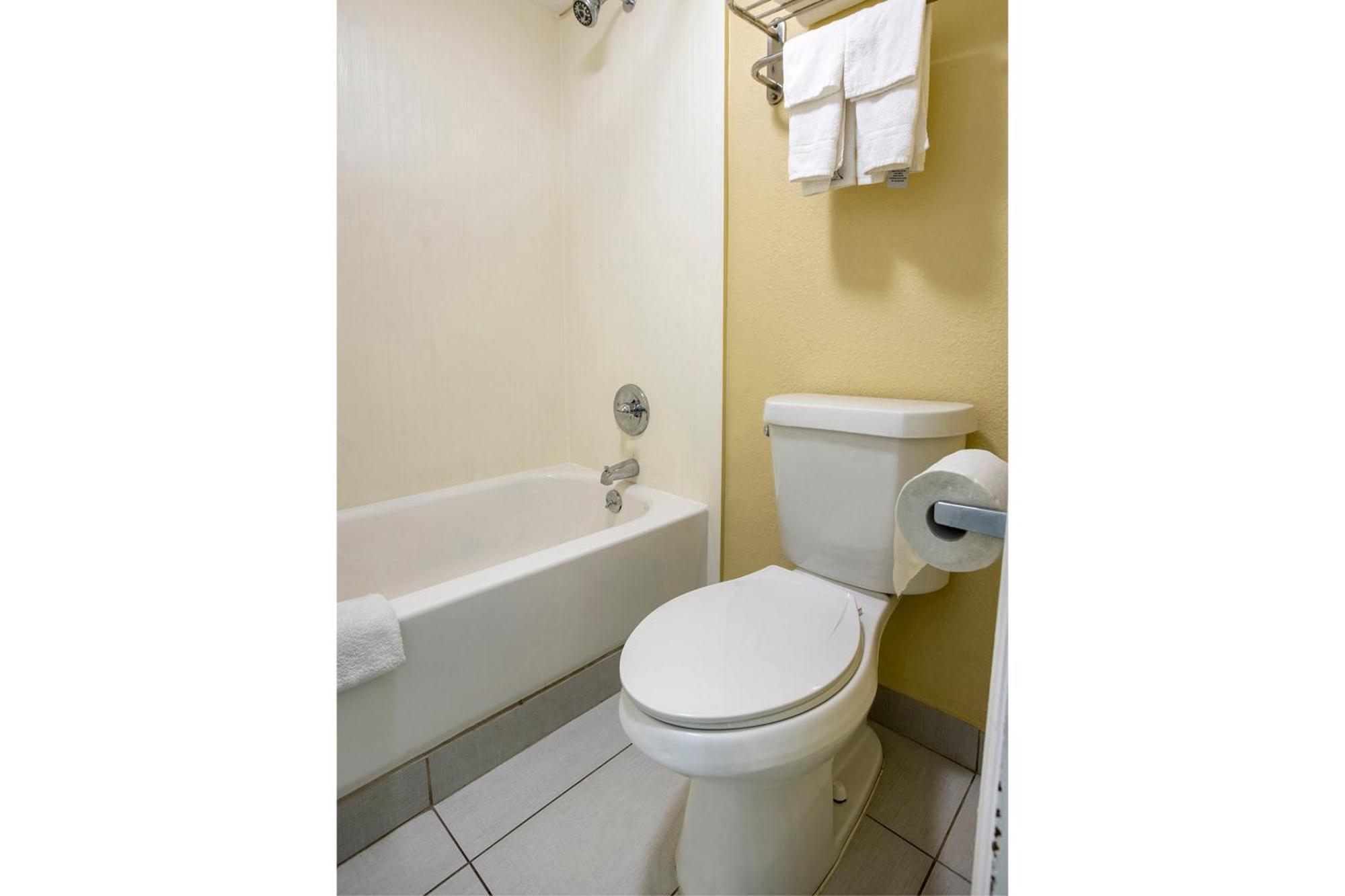 Oyo Hotel Knoxville Tn Cedar Bluff I-40 Экстерьер фото