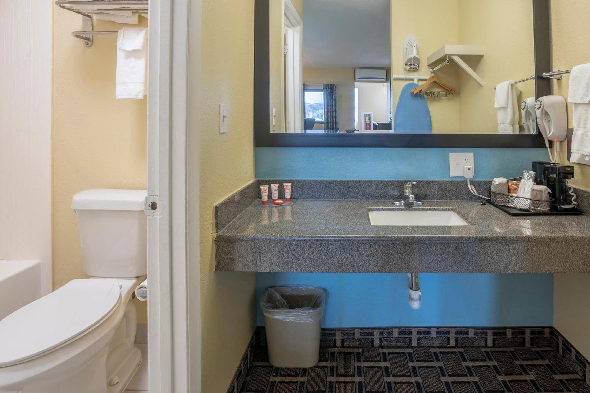 Oyo Hotel Knoxville Tn Cedar Bluff I-40 Экстерьер фото
