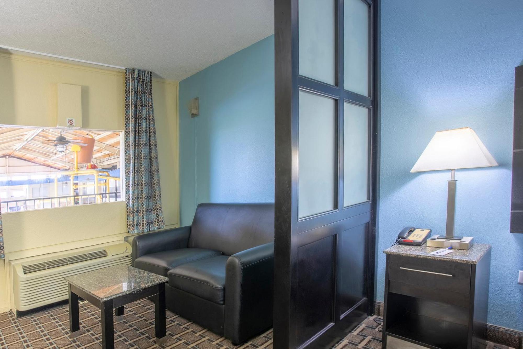 Oyo Hotel Knoxville Tn Cedar Bluff I-40 Экстерьер фото